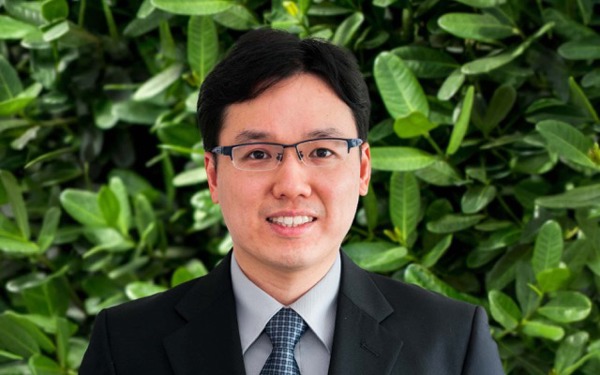 Dr Darren Phua