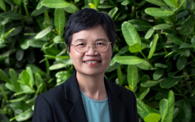 Dr Elizabeth Au