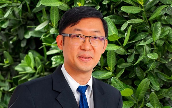 Dr Timothy Lim Yong Kuei