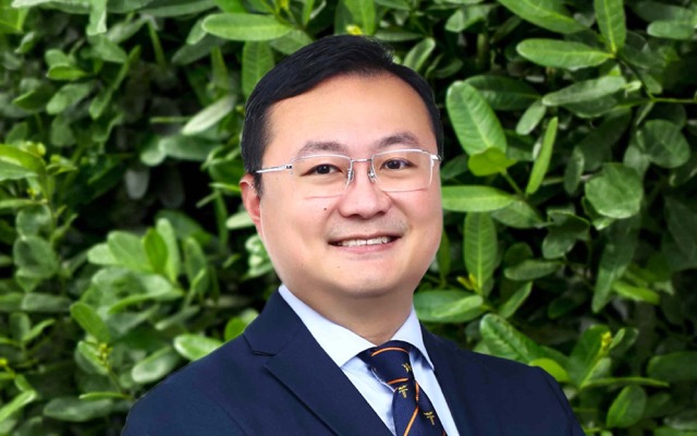 Dr Calvin Ong